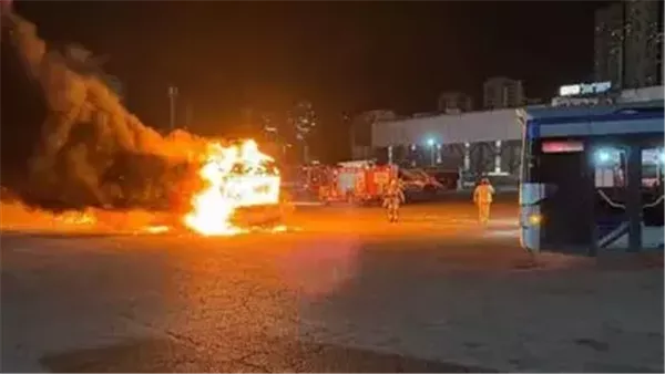 تقارير إسرائيلية: تضرر مبنى السفارة الأمريكية في تل أبيب نتيجة الهجوم الإيراني تقارير إسرائيلية: تضرر مبنى السفارة الأمريكية في تل أبيب نتيجة الهجوم الإيراني
