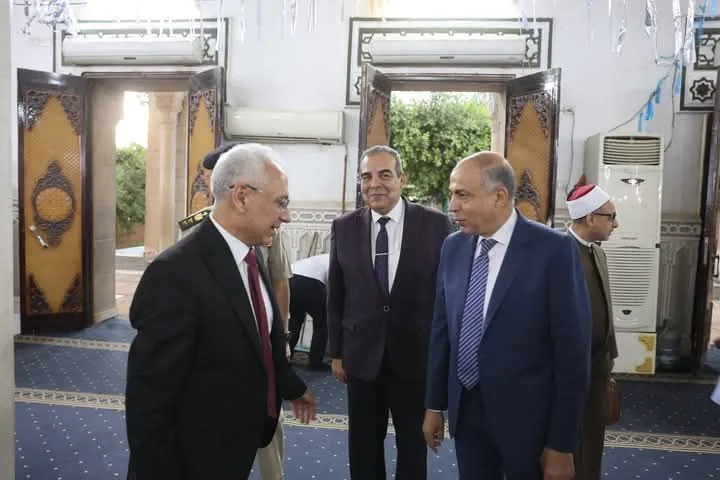 محافظ المنيا يجتمع بعدد من المسؤولين في احتفالية رأس السنة الهجرية محافظ المنيا يجتمع بعدد من المسؤولين في احتفالية رأس السنة الهجرية