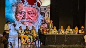 طارق الدسوقي يعبّر عن سعادته بالعودة من خلال عمل الملك لير في المؤتمر الصحفي