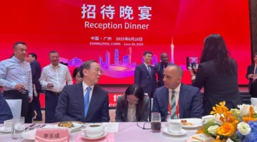 رئيس هيئة تنمية المشاريع يناقش تعزيز التعاون مع مسؤولين صينيين