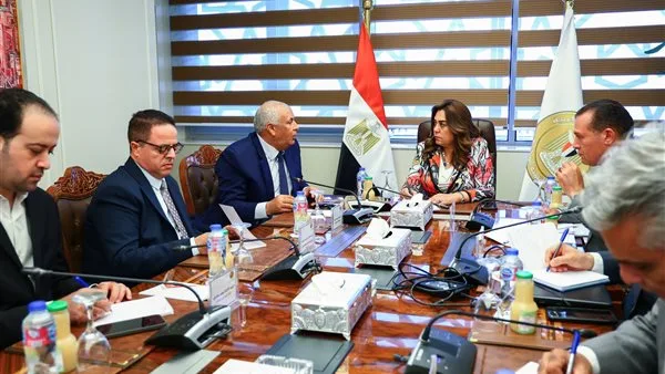 الاحتلال يهاجم مراكز الإغاثة وخيام اللاجئين في جنوب ووسط قطاع غزة.. فيديو