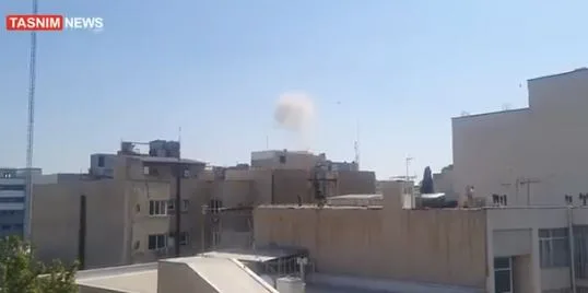 فيديو.. سماع انفجارات في مناطق متعددة من طهران وتزايد أعمدة الدخان فيديو.. سماع انفجارات في مناطق متعددة من طهران وتزايد أعمدة الدخان