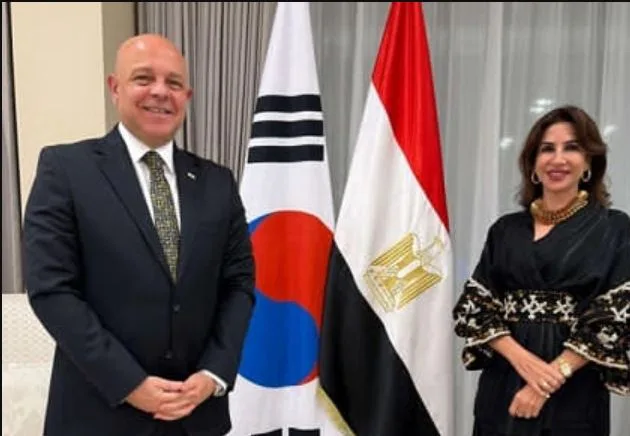 من نهر النيل إلى نهر الهان: معرض فنّي في سفارة مصر في سيول احتفالًا بذكري مرور 30 عامًا على العلاقات بين مصر وكوريا من نهر النيل إلى نهر الهان: معرض فنّي في سفارة مصر في سيول احتفالًا بذكري مرور 30 عامًا على العلاقات بين مصر وكوريا