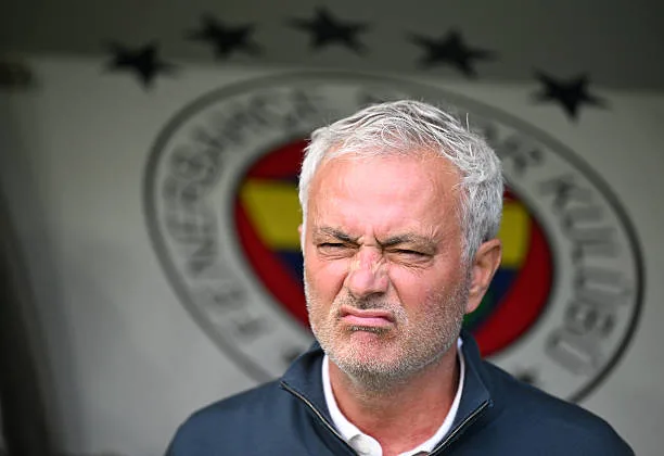 تقارير: بوفون يعارض تعيين مورينيو مدربًا لمنتخب إيطاليا قبل أن يتم اختيار جاتوزو. تقارير: بوفون يعارض تعيين مورينيو مدربًا لمنتخب إيطاليا قبل أن يتم اختيار جاتوزو.