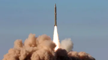 إسرائيل تعلن عن إطلاق إيران صواريخ عليها في أول هجوم نهاري وتفعيل حالة الطوارئ في عدة مناطق.