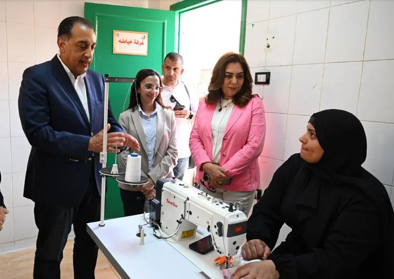 مدبولي يُعِدّ لعرض منتجات مشغل البحراوية في مواقع متعددة على مستوى البلاد لتيسير الوصول إليها.