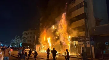عامل يفرقع النار على مدخل منزل أجنبي بأبو النمرس.. والدافع مدهش