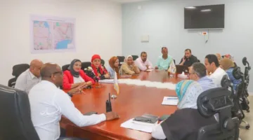 مدير الصحة في السويس يجتمع مع مديري الإدارات لمناقشة تعزيز الخدمات.