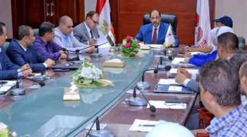 محافظ سوهاج يعقد اجتماعًا لوضع استراتيجيات لتشغيل الأسواق الحضرية الجديدة واستغلالها بكفاءة