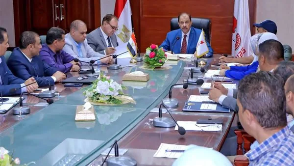 محافظ سوهاج يعقد اجتماعًا لوضع استراتيجيات لتشغيل الأسواق الحضرية الجديدة واستغلالها بكفاءة
