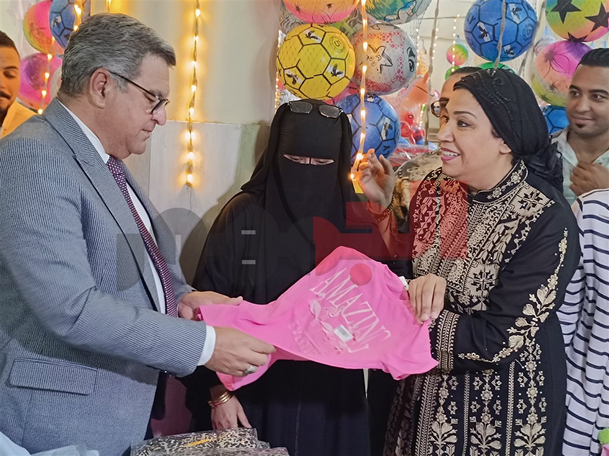 النائبة نشوي الديب ومحمد مرعي سكرتير عام مساعد محافظة الجيزة 