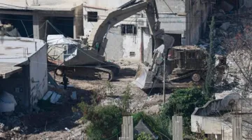 قوات الاحتلال تدمر العديد من المباني في مخيمات طولكرم ونور شمس