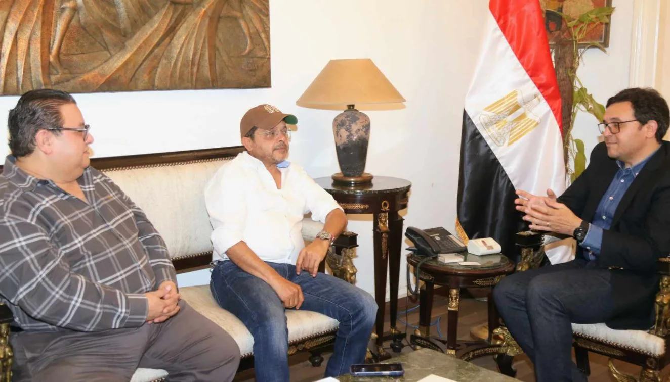 وزير الثقافة يناقش مع محمد هنيدي إقامة عروض مسرحية في المحافظات