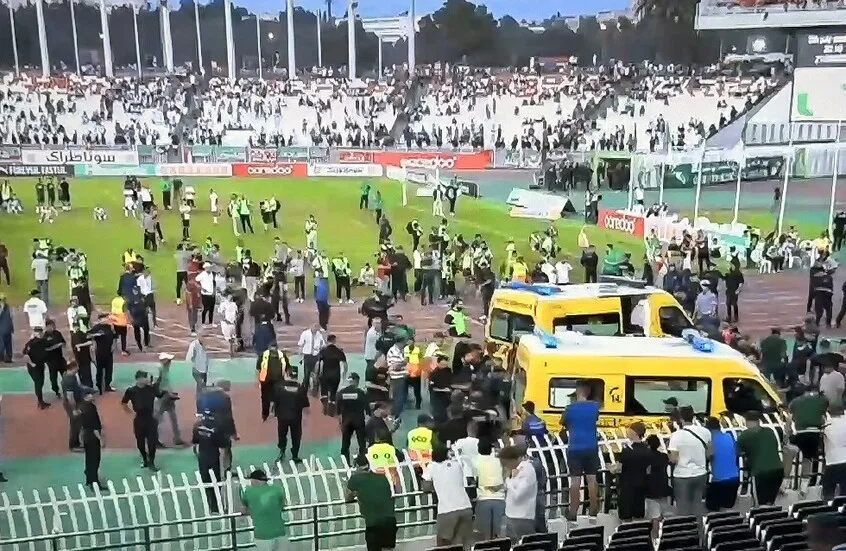 تشويش احتفالات مولودية الجزائر بلقب الدوري بسبب سقوط مشجعين من المدرجات