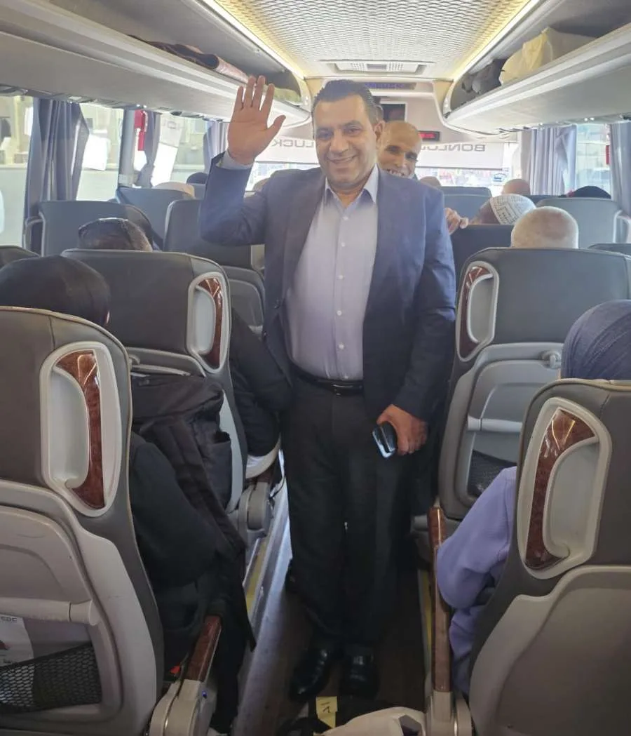 النائب السعود في حافلة حجاج فلسطينيين: تصريحات وأبرز اللحظات (فيديو وصور) النائب السعود في حافلة حجاج فلسطينيين: تصريحات وأبرز اللحظات (فيديو وصور)