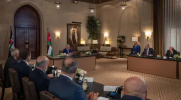 الملك يلتقي قادة سياسيين وإعلاميين: الأردن سيظل حازماً تجاه أي طرف يسعى لزعزعة أمنه واستقراره وسلامة مواطنيه (صور)
