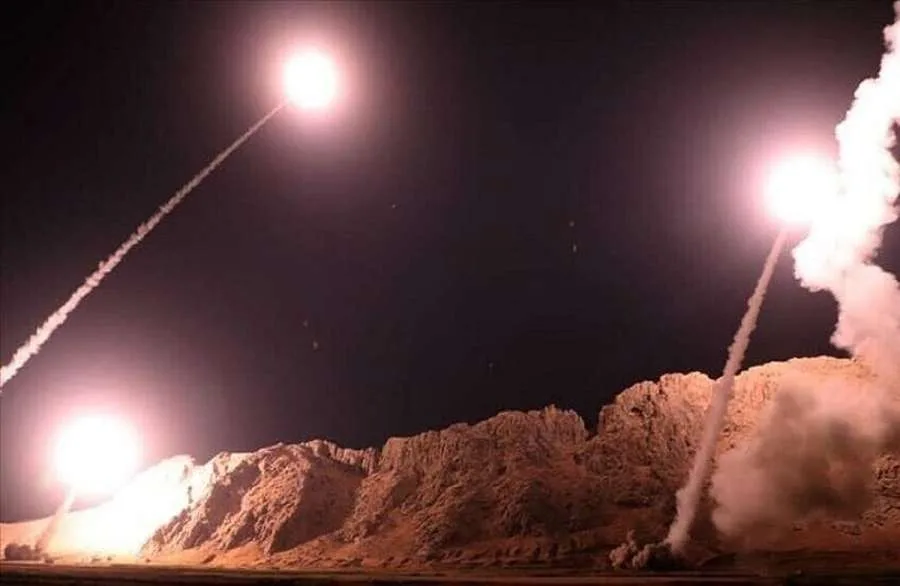إيران تقصف القواعد الأمريكية في قطر والبحرين والكويت والعراق وسط انطلاق صفارات الإنذار في السعودية (فيديوهات) إيران تقصف القواعد الأمريكية في قطر والبحرين والكويت والعراق وسط انطلاق صفارات الإنذار في السعودية (فيديوهات)