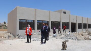 الأمين العام للتربية يقوم بجولة تفقدية في مدارس البادية الجنوبية – صور
