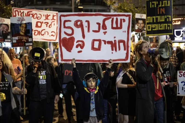 61% من الإسرائيليين يؤيدون اتفاقًا مع حماس لإنهاء النزاع. 61% من الإسرائيليين يؤيدون اتفاقًا مع حماس لإنهاء النزاع.