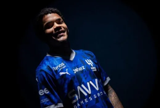 كايو سيزار يشير إلى اقتراب رجوعه إلى الهلال