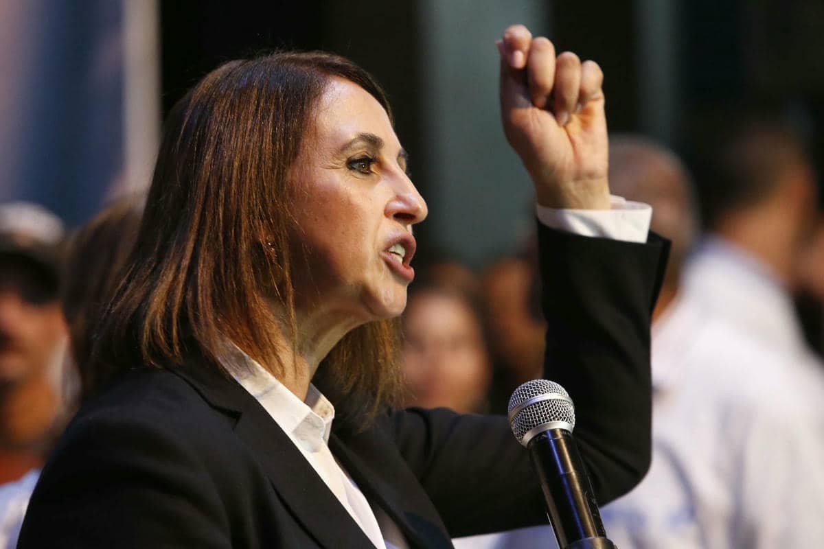 منيب: نحن على شفا حرب عالمية ثالثة وأمريكا تسعى للهيمنة على الشرق الأوسط. منيب: نحن على شفا حرب عالمية ثالثة وأمريكا تسعى للهيمنة على الشرق الأوسط.