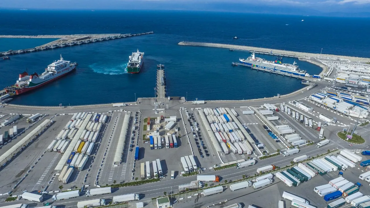 زيادة النشاط التجاري في الموانئ بنسبة 10.2% زيادة النشاط التجاري في الموانئ بنسبة 10.2%