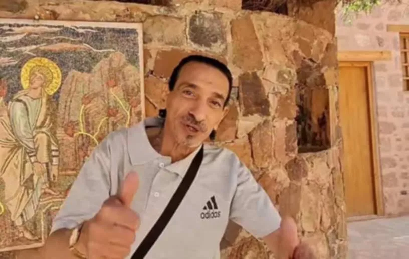 الفنان علاء عوض يتحدث من دير سانت كاترين: صليت في المسجد الفاطمي الملحق بالدير وأشعر كأني أؤدي مناسك الحج في بلدي. الفنان علاء عوض يتحدث من دير سانت كاترين: صليت في المسجد الفاطمي الملحق بالدير وأشعر كأني أؤدي مناسك الحج في بلدي.