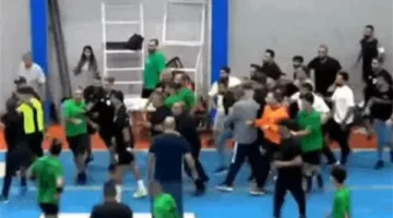 صور: شجار واعتداء على الحكم خلال مباراة رياضية في لبنان