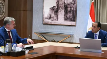 رئيس الوزراء: الحكومة تسعى لتوفير التسهيلات والحوافز لجذب الاستثمارات في قطاع النفط.