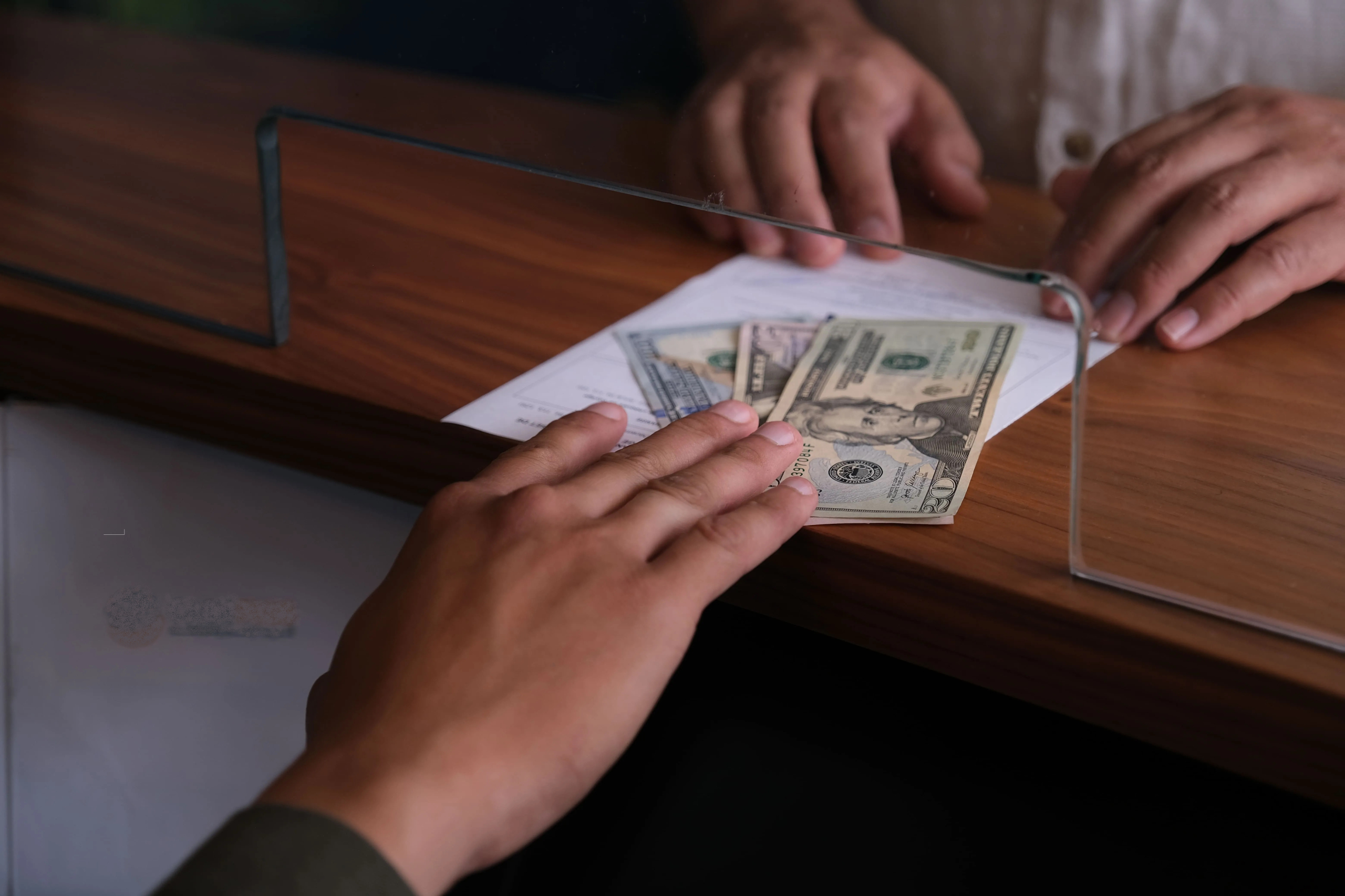 الدولار الأمريكي يستمر في تحقيق الارتفاعات