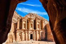 بريزات: قدمنا للحكومة معلومات حول انخفاض حجم النشاط السياحي.