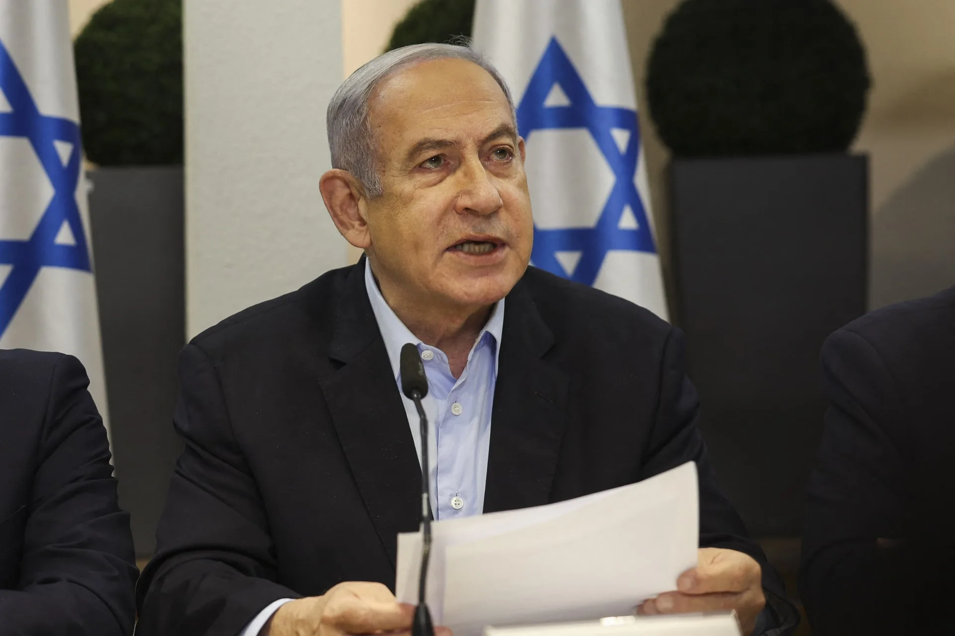 نتنياهو يفكر في إمكانية اغتيال خامنئي نتنياهو يفكر في إمكانية اغتيال خامنئي