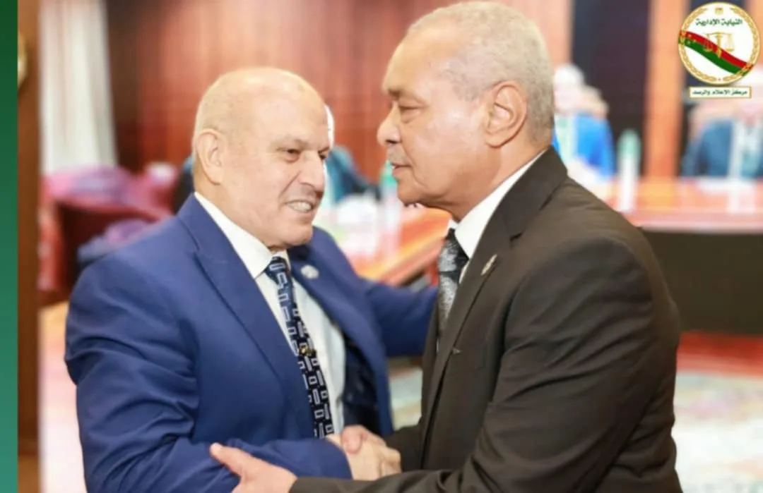 رئيس النيابة الإدارية يقدم التهاني للمستشار محمد الشناوي بمناسبة توليه رئاسة الهيئة رئيس النيابة الإدارية يقدم التهاني للمستشار محمد الشناوي بمناسبة توليه رئاسة الهيئة