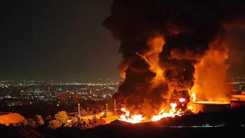 بعد ساعات من القصف الإيراني المدمر.. وسائل الإعلام الإسرائيلية تكشف عن زيادة حصيلة القتلى في إسرائيل بعد ساعات من القصف الإيراني المدمر.. وسائل الإعلام الإسرائيلية تكشف عن زيادة حصيلة القتلى في إسرائيل