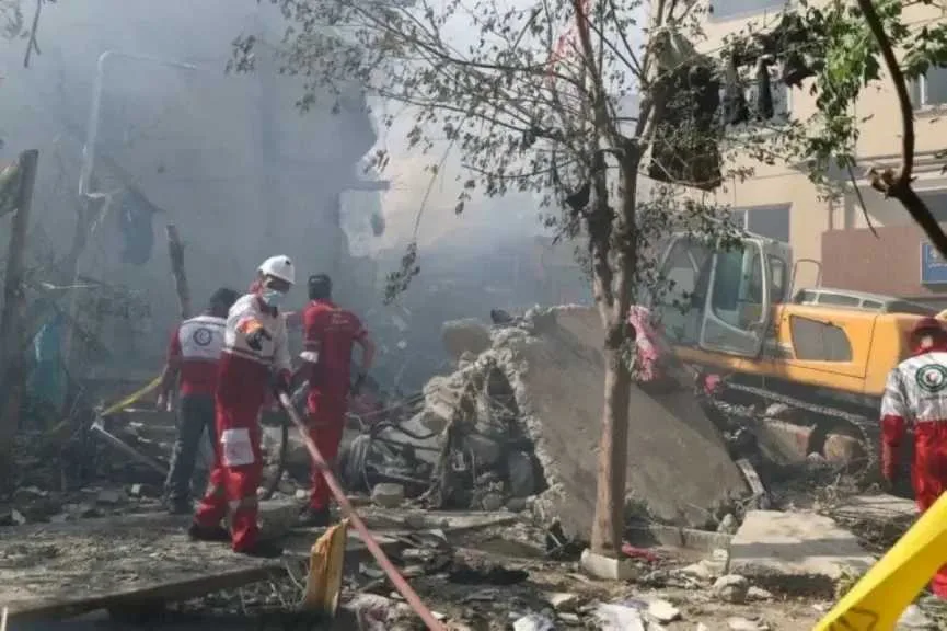 قناة الجزيرة مباشر: إسرائيل تعلن عن ضربة جديدة تستهدف المشروع النووي في أصفهان. قناة الجزيرة مباشر: إسرائيل تعلن عن ضربة جديدة تستهدف المشروع النووي في أصفهان.