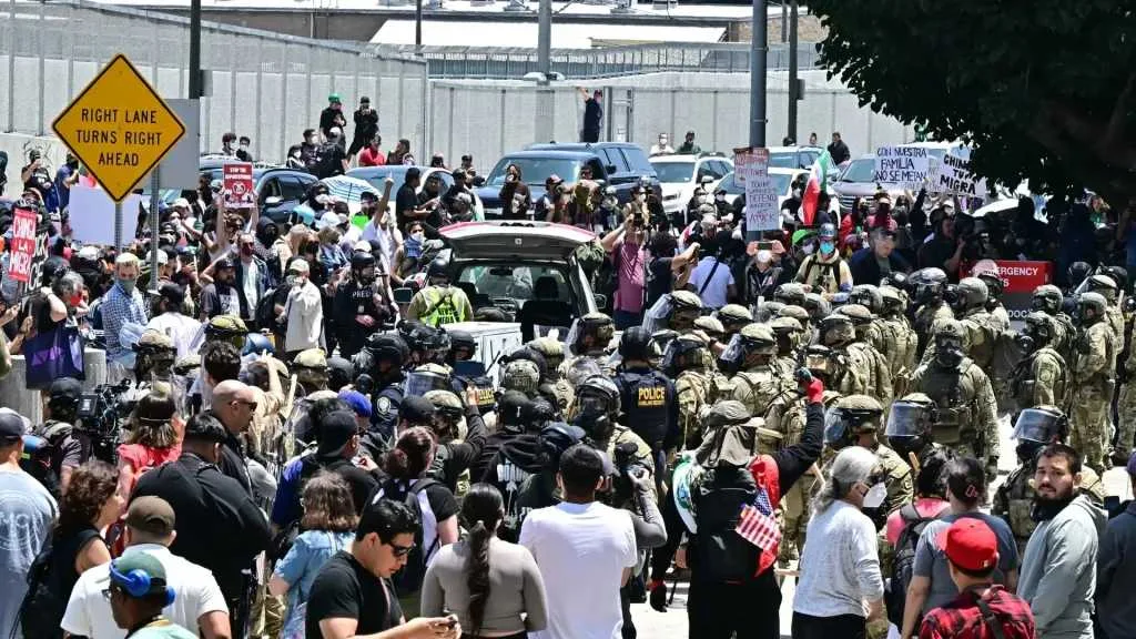 عاجل: مظاهرات في لوس أنجلوس تطالب بوقف الهجمات الإسرائيلية والأمريكية على إيران عاجل: مظاهرات في لوس أنجلوس تطالب بوقف الهجمات الإسرائيلية والأمريكية على إيران