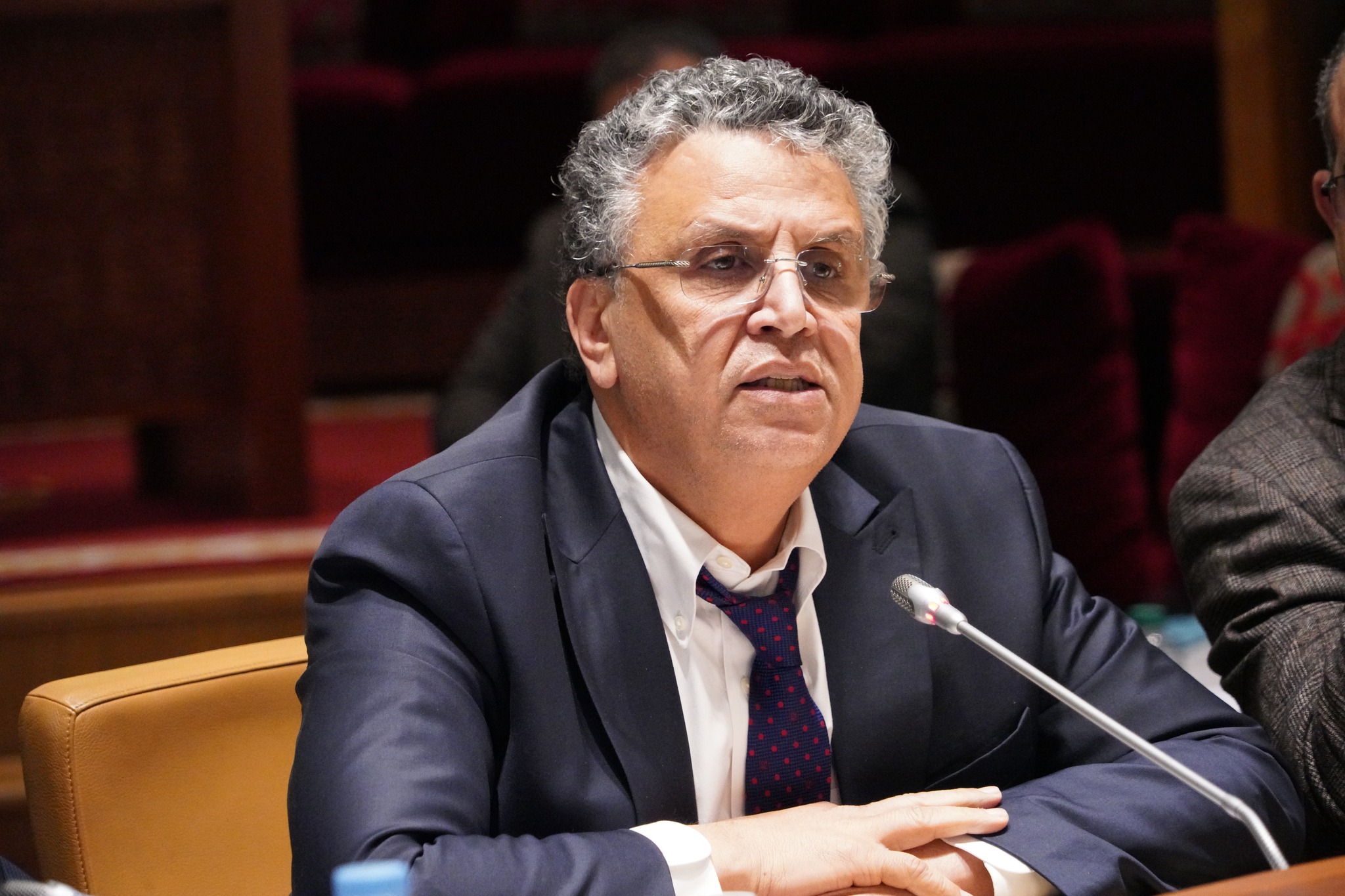 وهبي يطالب بتحديث وتعزيز المهن القانونية