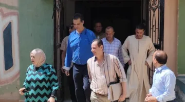 بالصور.. وكيل وزارة التعليم بالجيزة تراقب جاهزية لجان امتحانات الصف النهائي.
