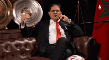 rewrite this title in other words: آيت منا يرفض عرضين بالملايير لـ”بيع” قميص الوداد لمستشهر مراهنات