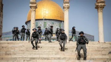 إسرائيل تمنع آلاف الفلسطينيين من الصلاة في المسجد الأقصى يوم الجمعة.