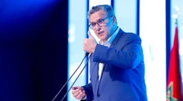 أخنوش ينصح وزراء ومسؤولي “الأحرار” بالتروي ويرفض التعليق على مروجي “الجرائد الشعبية”