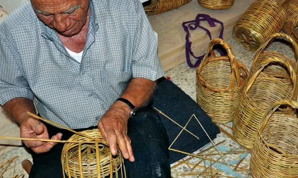 الرقمنة تعزز تسويق منتجات القصب عالميًا ودار الصانع تدعم الحرفيين.
