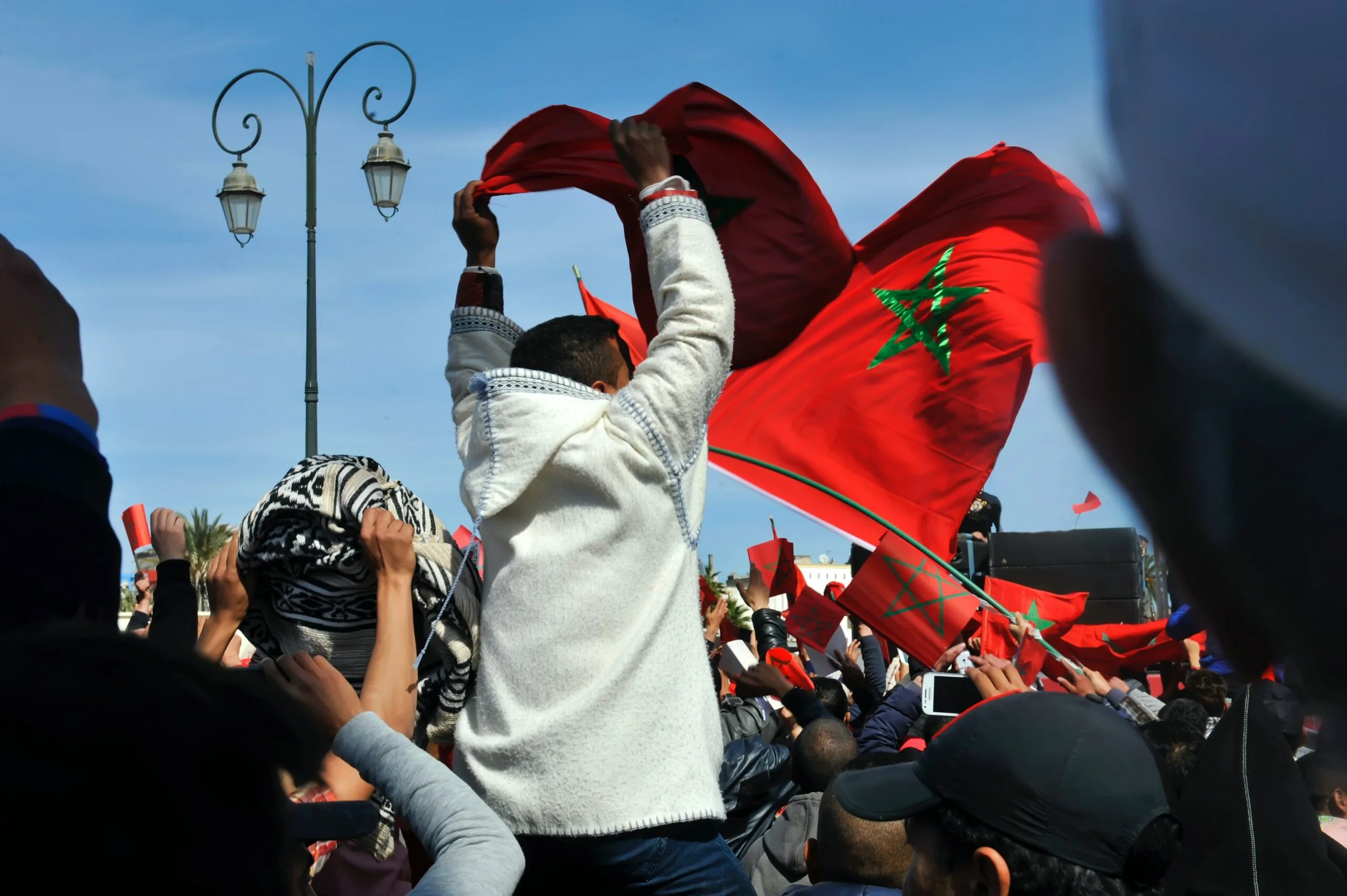 54% من الشباب في المغرب يشعرون بالتفاؤل، و86% غير راضين عن إدارة أزمة الغلاء.