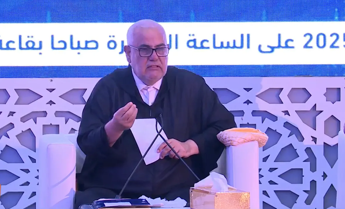 بنكيران يرفض تحويل اسم الملك إلى علامة “قف” وينتقد مؤيدي التطبيع.