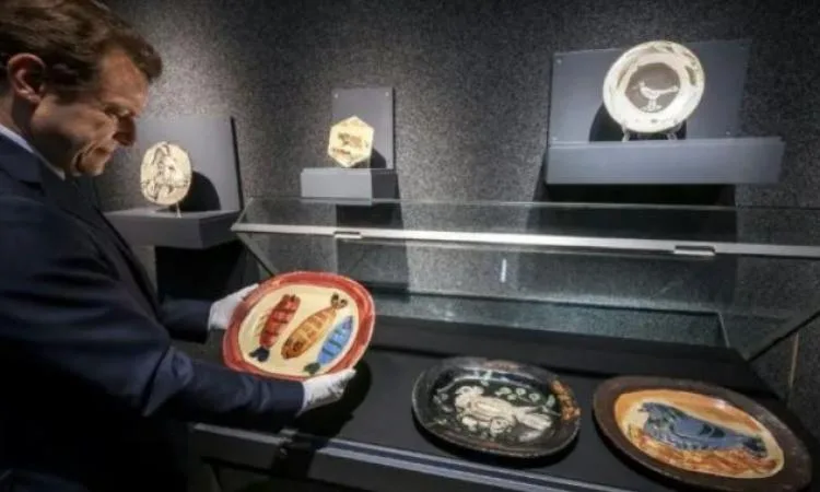 7 قطع خزفية من أعمال بيكاسو تباع بمبلغ 334 ألف دولار في مزاد بجنيف 7 قطع خزفية من أعمال بيكاسو تباع بمبلغ 334 ألف دولار في مزاد بجنيف