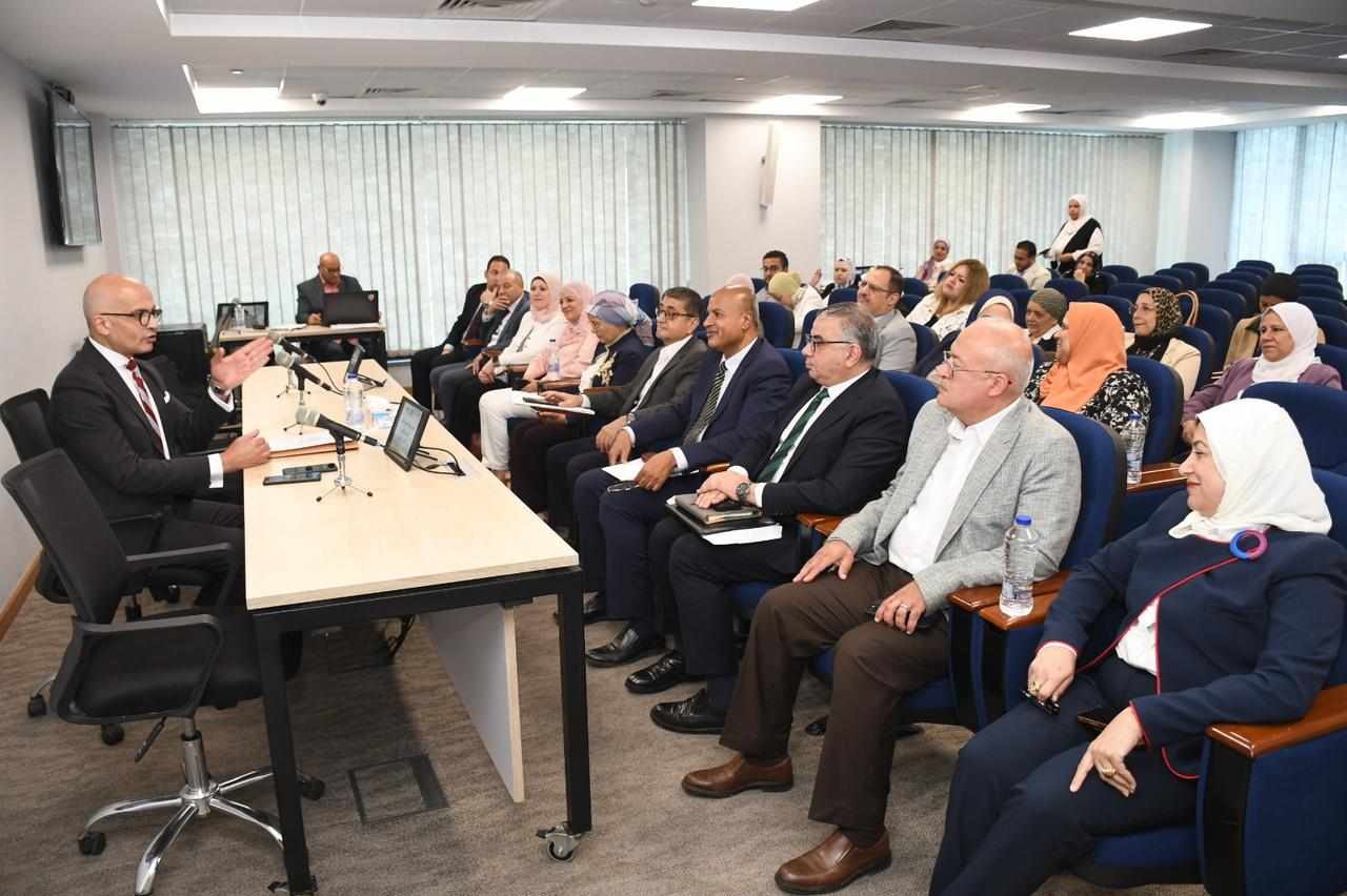 رئيس جامعة عين شمس يطلب من مجلس التعليم والطلاب تسريع إعلان نتائج الاختبارات النهائية للعام الدراسي. رئيس جامعة عين شمس يطلب من مجلس التعليم والطلاب تسريع إعلان نتائج الاختبارات النهائية للعام الدراسي.