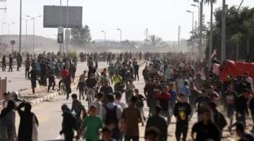 74 شهيداً، من بينهم 13 من منتظري المساعدات، جراء القصف الإسرائيلي على غزة