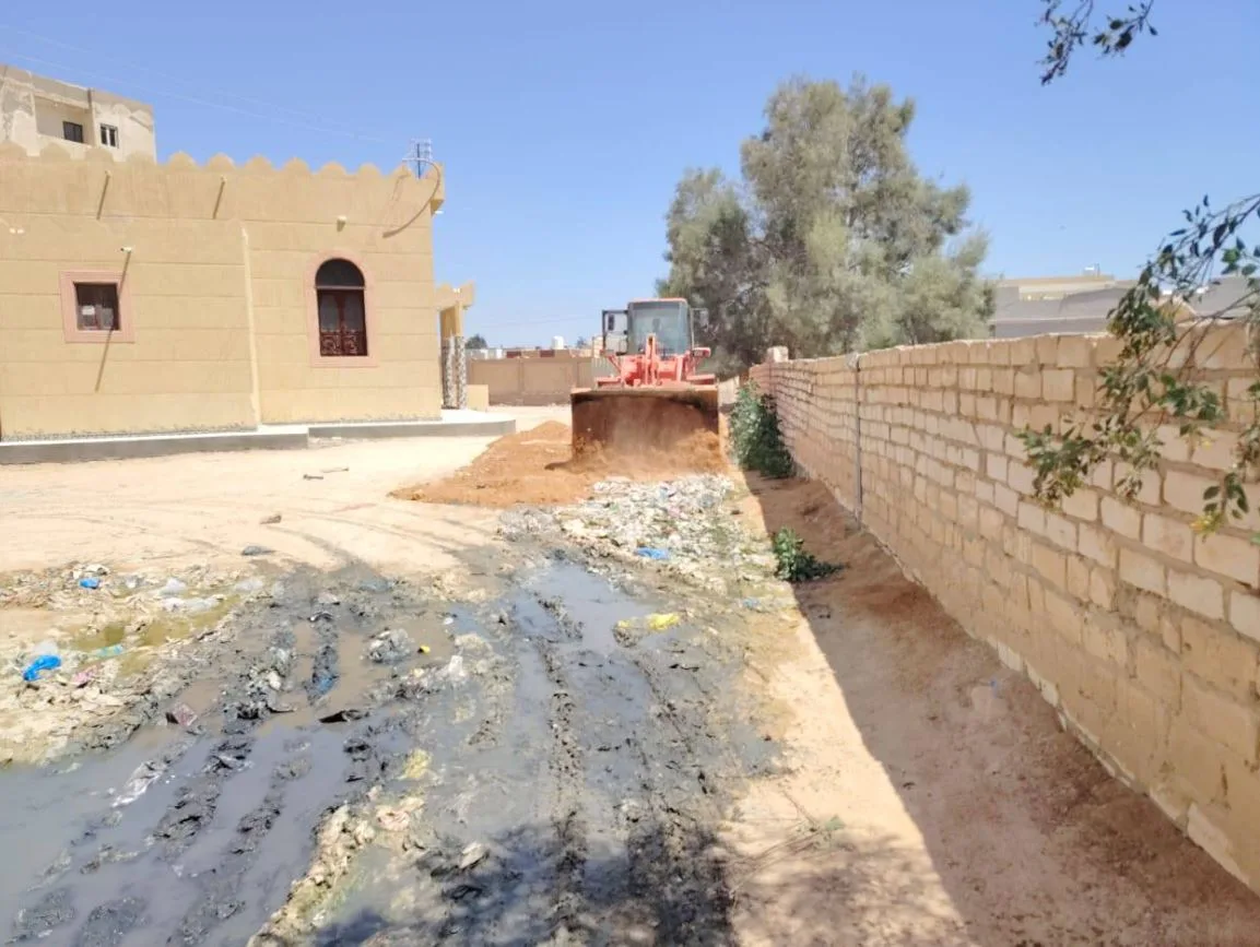 صعوبات جوية وحلول سريعة عبر الحفر والصرف.. الضبعة تتجه لتحسين خدمات الطرق. صعوبات جوية وحلول سريعة عبر الحفر والصرف.. الضبعة تتجه لتحسين خدمات الطرق.