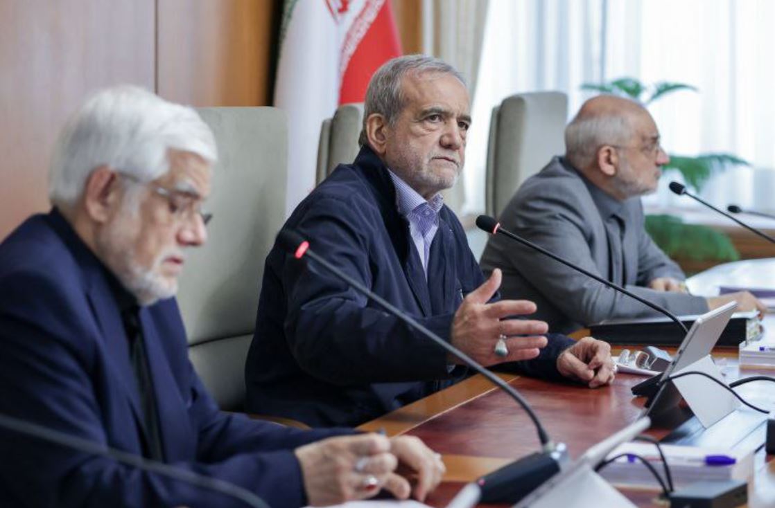 بزشكيان: يجب على جميع المسؤولين الإيرانيين التعاون لمواجهة العدوان الإسرائيلي وآثاره