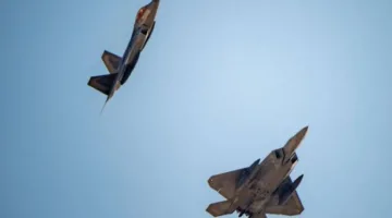 إعلام إيراني يعلن عن إسقاط طائرتين حربيتين إسرائيليتين واحتجاز طيار، وتل أبيب تنكر ذلك.